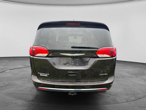 Used 2017 Chrysler Pacifica Limited w/ UConnect Theater Package FWD image 11