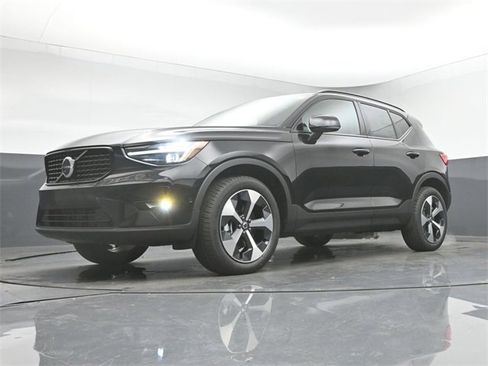 New 2026 Volvo XC40 B4 Plus w/ Protection Package Premier image 39