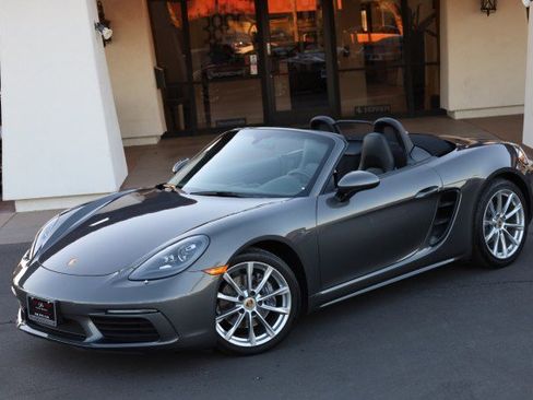 Used 2017 Porsche 718 Boxster image 4