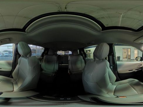 Used 2025 Toyota Sienna XLE image 46