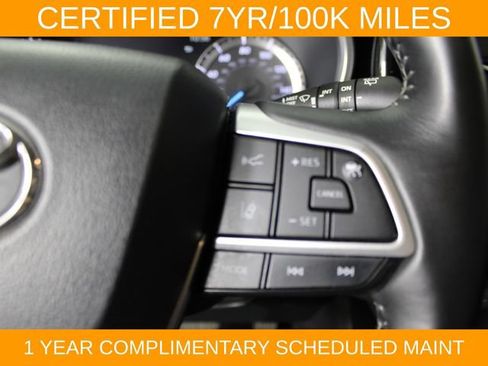 Used 2023 Toyota Highlander XLE AWD/4WD image 24