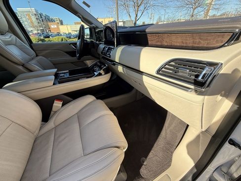 Used 2019 Lincoln Navigator Reserve image 45