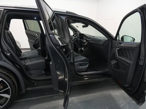 Used 2022 Volkswagen Tiguan SEL R-Line image 33