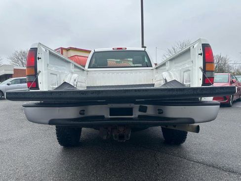 Used 2006 GMC Sierra 2500 W/T w/ Heavy-Duty Power Package image 13