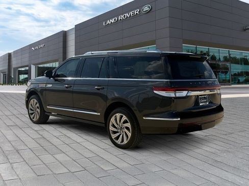 Used 2022 Lincoln Navigator L Reserve AWD/4WD image 3