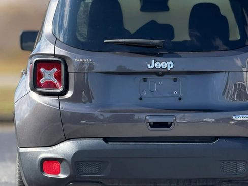 Used 2018 Jeep Renegade Latitude image 13