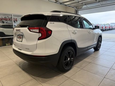 Used 2023 GMC Terrain SLE w/ Driver Convenience Package image 4