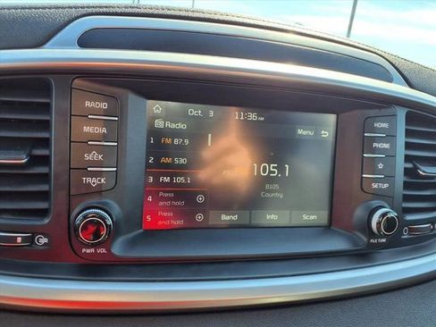 Used 2020 Kia Sorento LX image 13