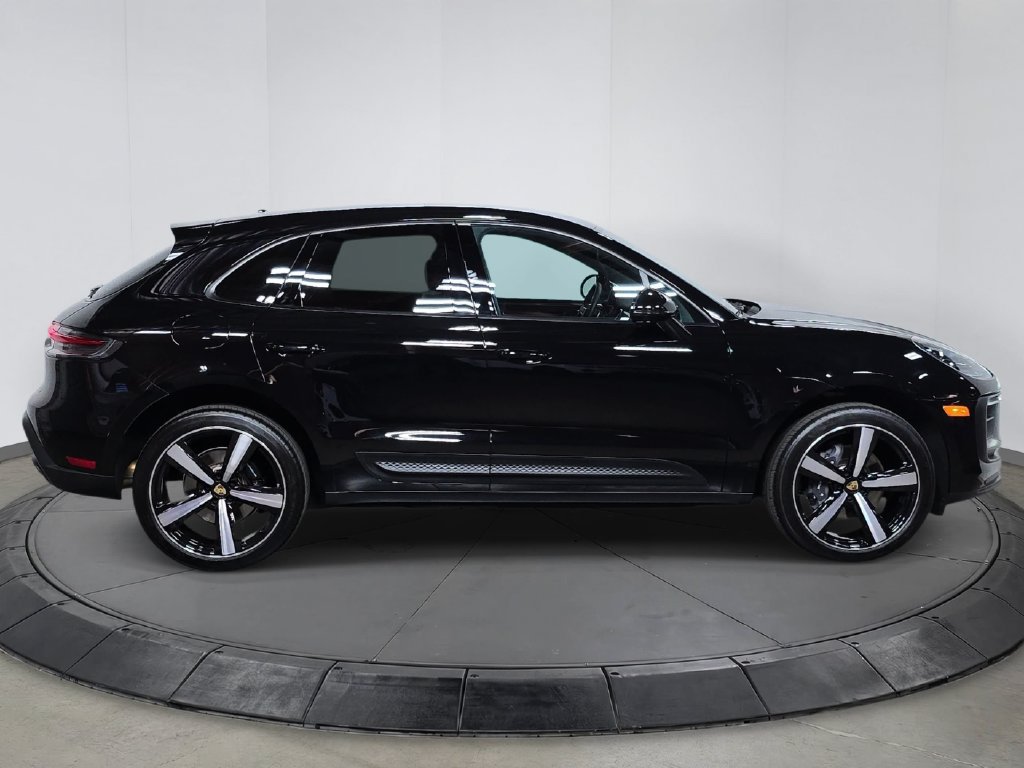 Certified 2026 Porsche Macan AWD/4WD image 8