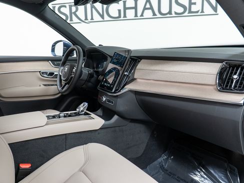 New 2026 Volvo XC90 B6 Core image 21