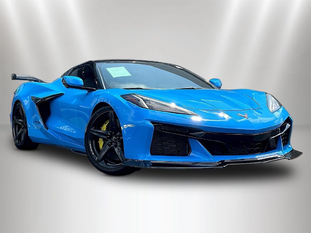 Used 2023 Chevrolet Corvette Z06 w/ Z07 Performance Package RWD image 3