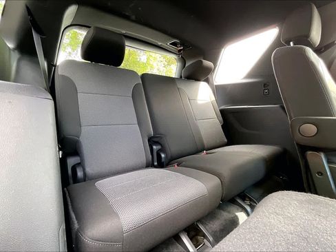 Used 2023 Chevrolet Traverse LT FWD image 27