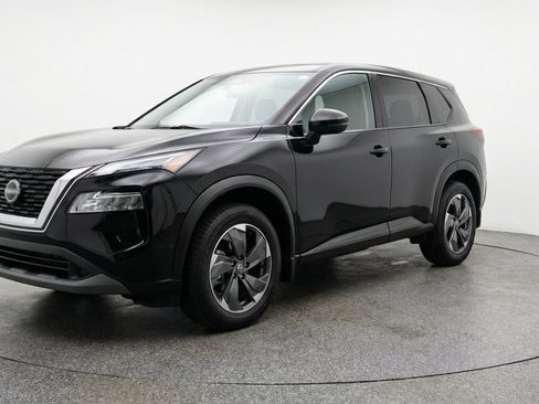 Used 2025 Nissan Rogue SV FWD image 3