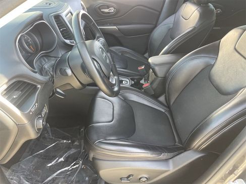 Used 2021 Jeep Cherokee Latitude Plus image 17