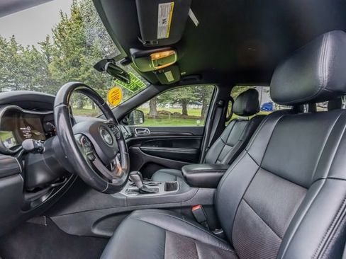 Used 2019 Jeep Grand Cherokee Laredo AWD/4WD image 12