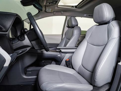 Used 2022 Toyota Sienna XLE w/ Protection Package (TMS) AWD/4WD image 19