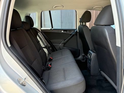 Used 2017 Volkswagen Tiguan Limited w/ Premium Package FWD image 17