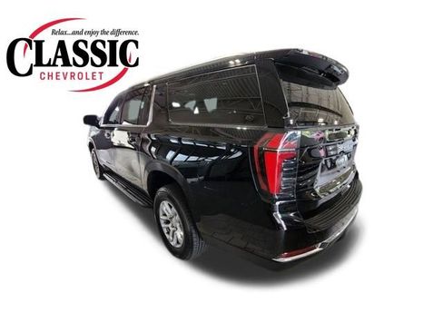 Used 2025 Chevrolet Suburban LS image 9