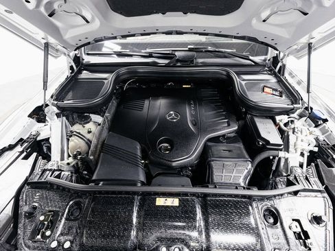 Used 2025 Mercedes-Benz GLS 450 4MATIC image 39