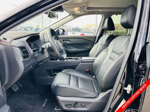 Used 2023 Nissan Rogue SV w/ SV Premium B Package image 3