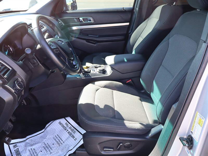 Used 2018 Ford Explorer XLT w/ Equipment Group 201A AWD/4WD image 18