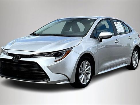 Used 2024 Toyota Corolla LE image 2