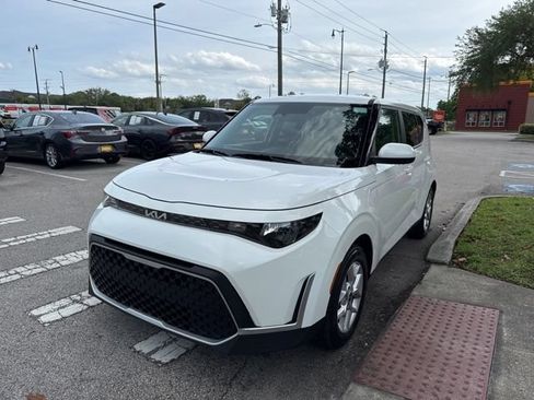 Used 2025 Kia Soul LX w/ LX Technology Package FWD image 4