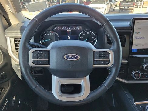 Used 2024 Ford Expedition XLT image 19