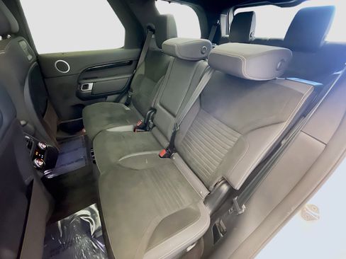 Used 2023 Land Rover Discovery S R-Dynamic image 16