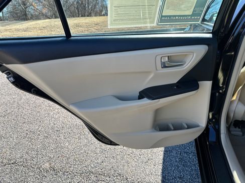 Used 2017 Toyota Camry SE image 21