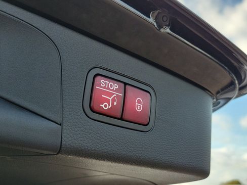 Certified 2020 Mercedes-Benz GLC 300 image 9