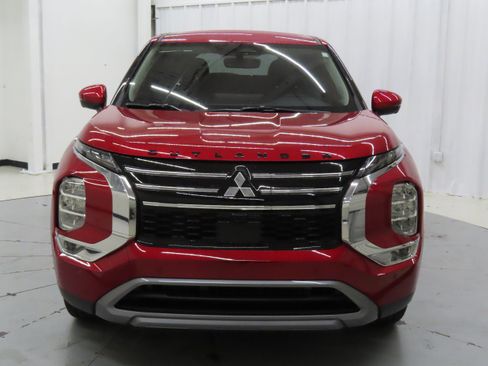 New 2025 Mitsubishi Outlander SE image 8