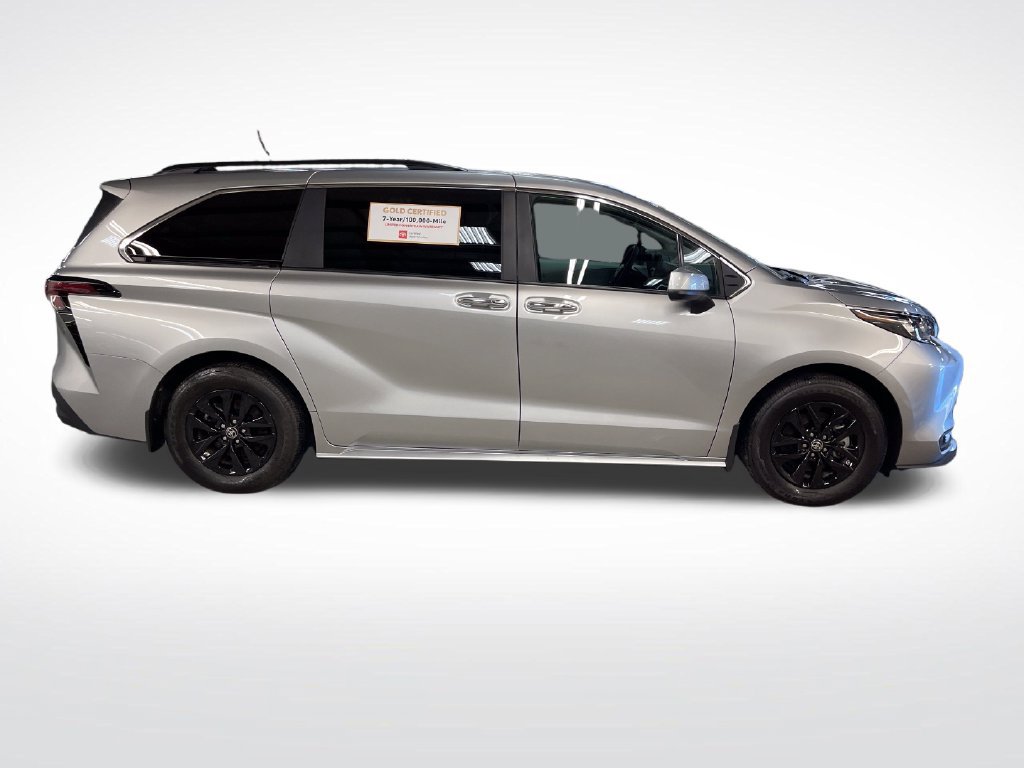 Used 2025 Toyota Sienna XLE w/ XLE Plus Package AWD/4WD image 6