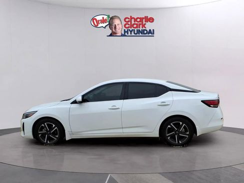 Used 2024 Nissan Sentra SV FWD image 3