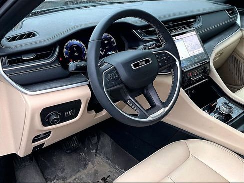 Used 2024 Jeep Grand Cherokee Limited AWD/4WD image 8