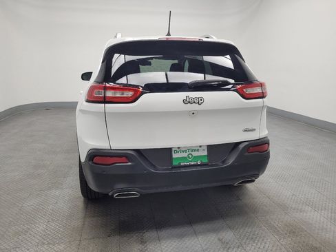 Used 2018 Jeep Cherokee Latitude Plus w/ Comfort/Convenience Group image 6