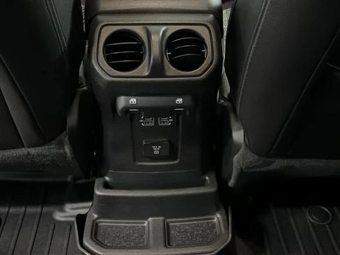 Used 2021 Jeep Wrangler Unlimited Sahara image 24