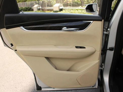 Used 2018 Cadillac XT5 AWD image 22