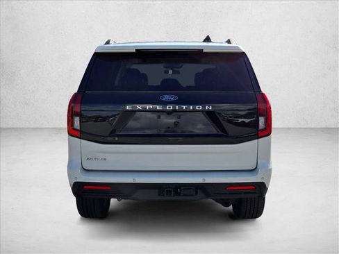 Used 2026 Ford Expedition Active RWD image 6