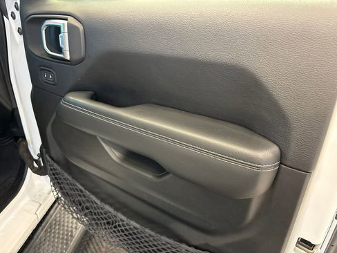 Used 2019 Jeep Wrangler Unlimited Sahara image 27