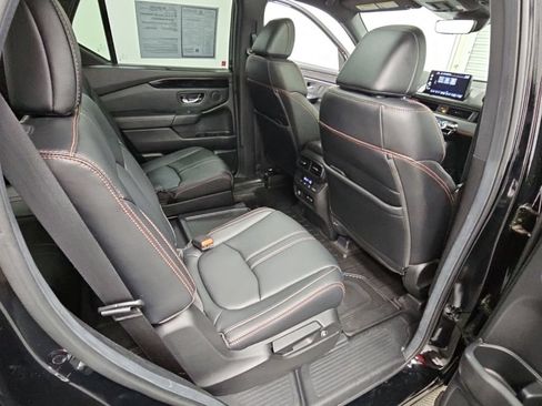 Used 2025 Honda Pilot TrailSport image 36