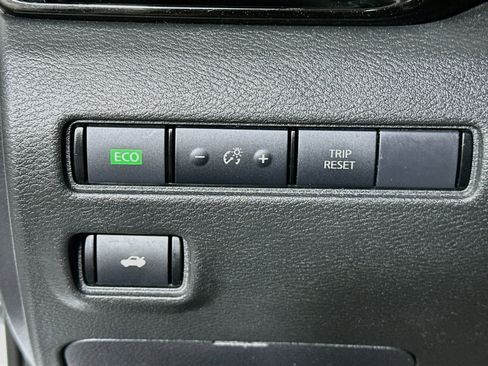 Used 2022 Nissan Sentra SV FWD image 17