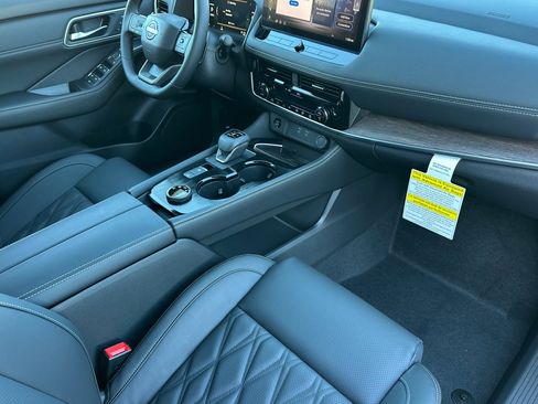 New 2026 Nissan Rogue Platinum w/ Platinum Premium Package image 13