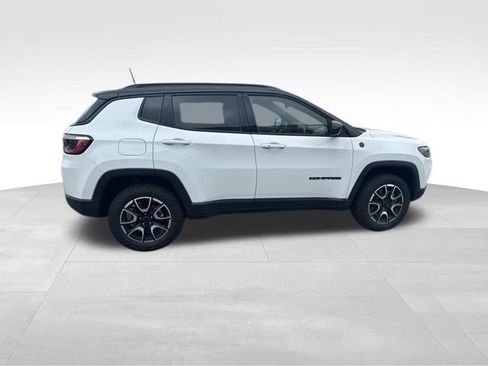 Used 2025 Jeep Compass Trailhawk AWD/4WD image 6