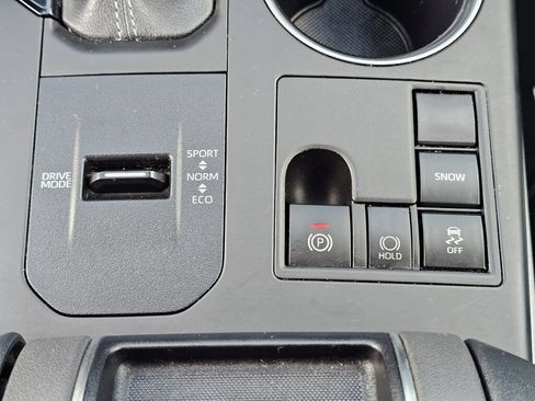 Used 2023 Toyota Highlander XLE FWD image 30