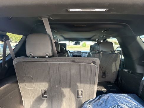 Used 2024 GMC Yukon XL AT4 image 8
