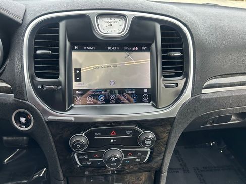 Used 2017 Chrysler 300 C image 6