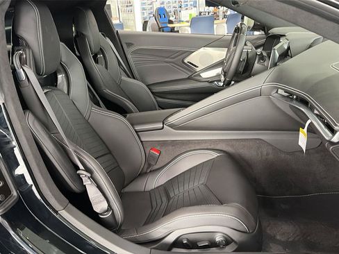 Used 2025 Chevrolet Corvette Z06 RWD image 11