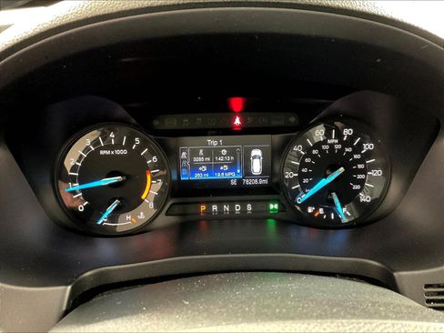 Used 2018 Ford Explorer XLT FWD image 13