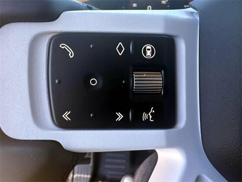 New 2025 Land Rover Defender 130 X-Dynamic SE image 30